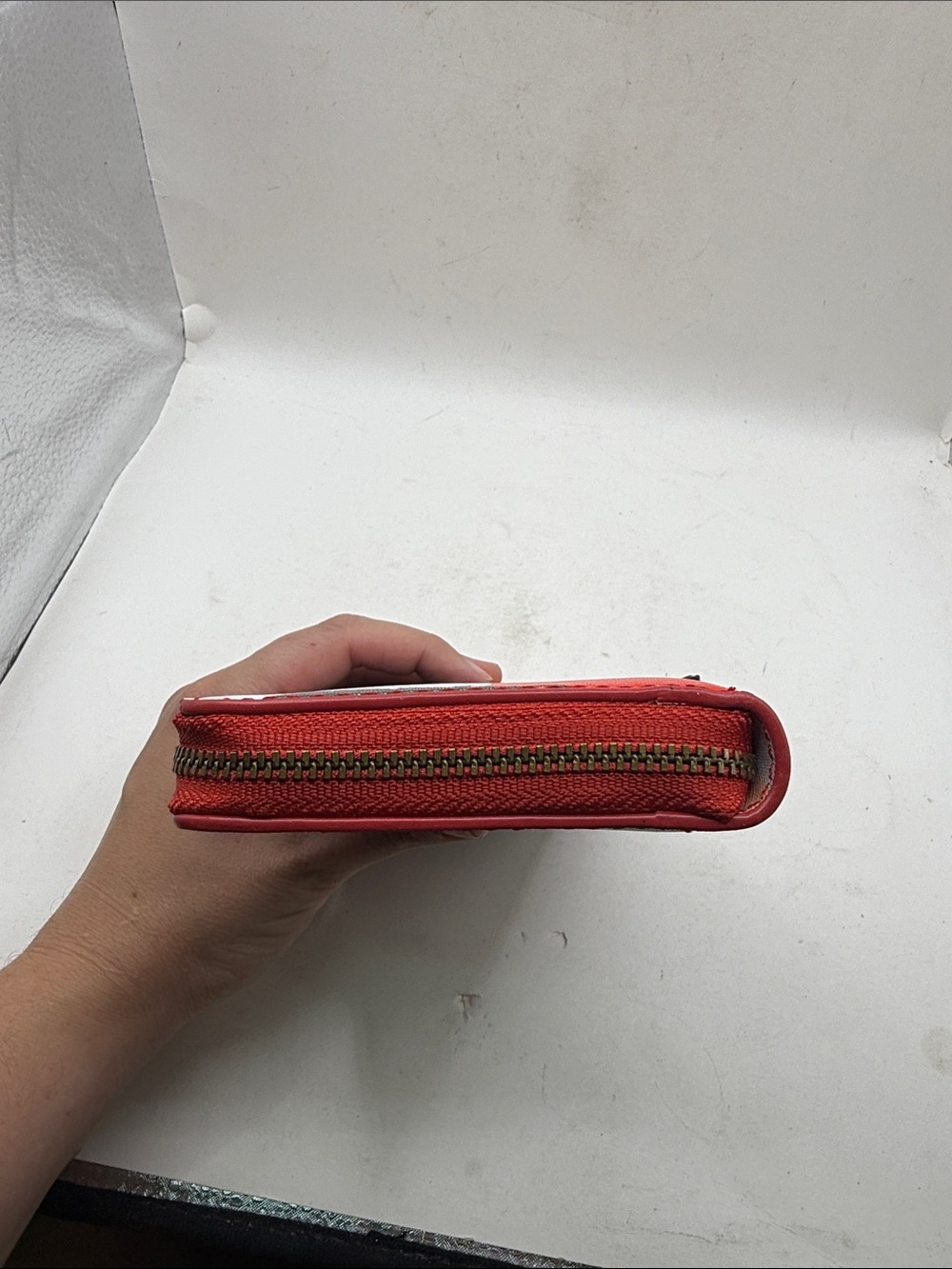 NWT Anne Klein Abstract Slim Zip Around Wallet Red Black Tan ID Card Holder - Picture 4 of 14
